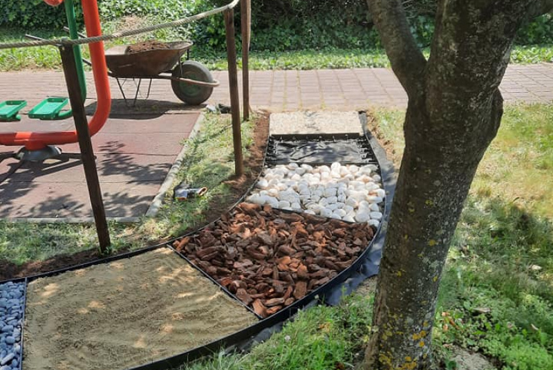  Galéria - Záujmové činnosti / Pocitový chodník - foto