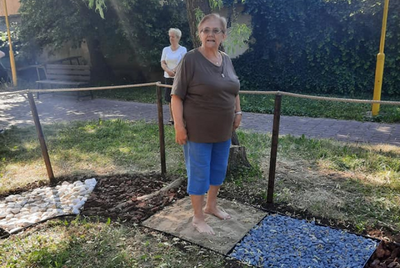  Galéria - Záujmové činnosti / Pocitový chodník - foto