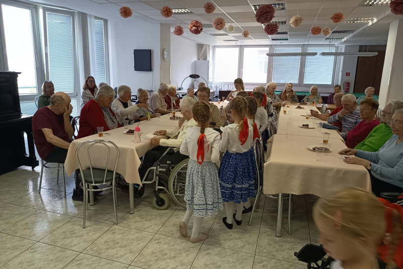 Aktuality - úvod / Mesiac úcty k starším - foto Aktuality - úvod / Mesiac úcty k starším - foto